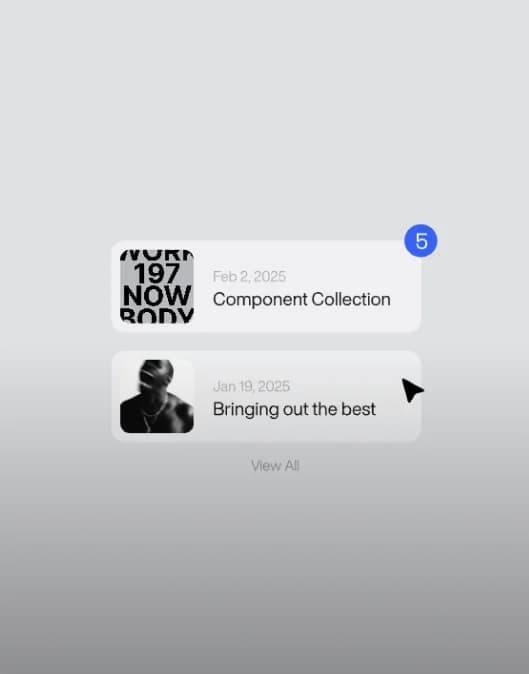 Benachrichtigungen einer App vor grauem Hintergrund